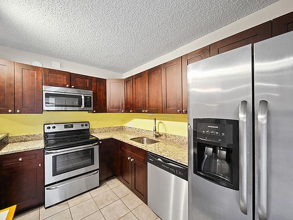 4th image of 5882 SE Riverboat Drive #337