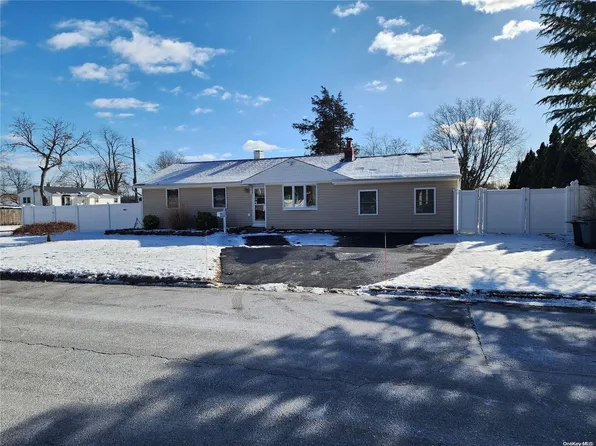 2402 Fire Avenue, Medford, NY 11763