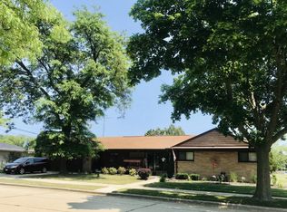 217 Merrie Ln, Racine, WI 53405