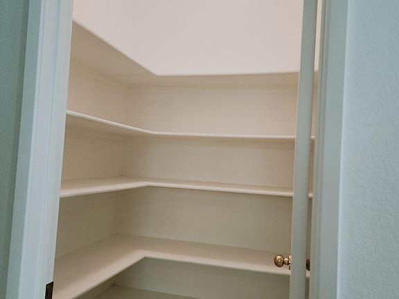 5th image of 7682 Newberry Ln
