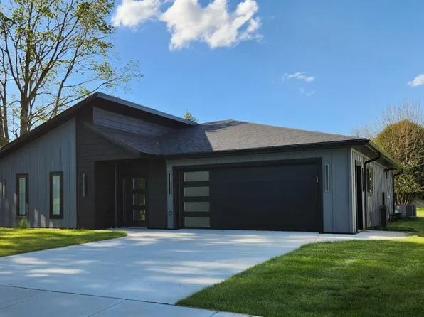 460 W 1st St, Richland Center, WI 53581