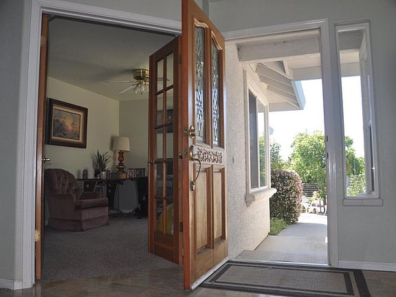 4th image of 155 Hilltop Dr