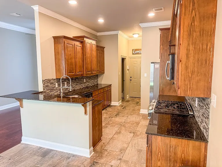8333 Valencia Ct — Photo 6