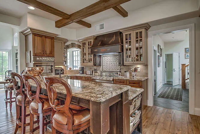 5 bed, 5000 sqft, $12,000 — Photo 4