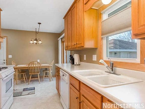 4th image of 353 107th Ave NE