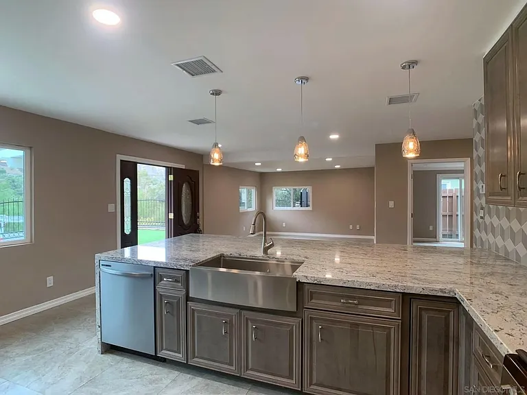 833 Renfro Way — Photo 3
