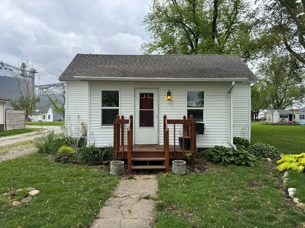 206 E Main St, Royal, IL 61871