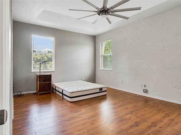 5th image of 427 English Lake Dr