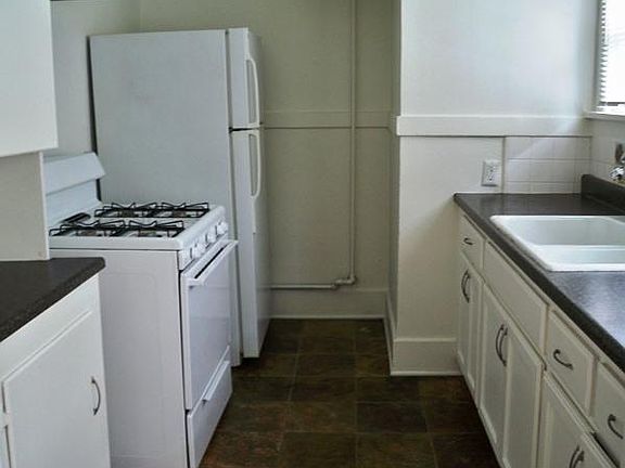 3rd image of 1239 E Broadway
