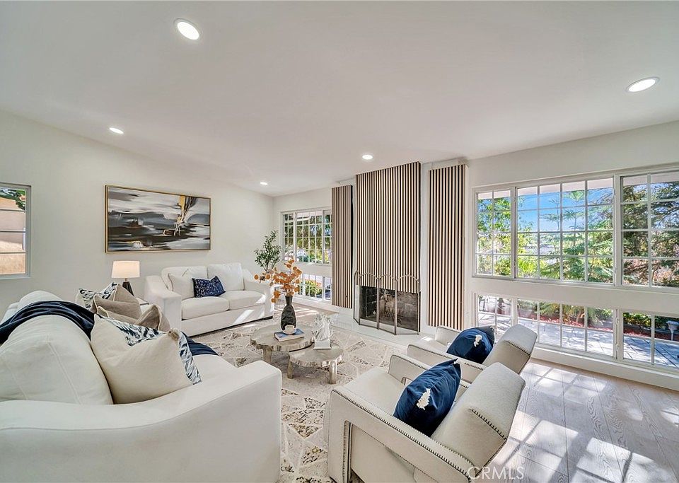 1st image of 23539 Oxnard St
