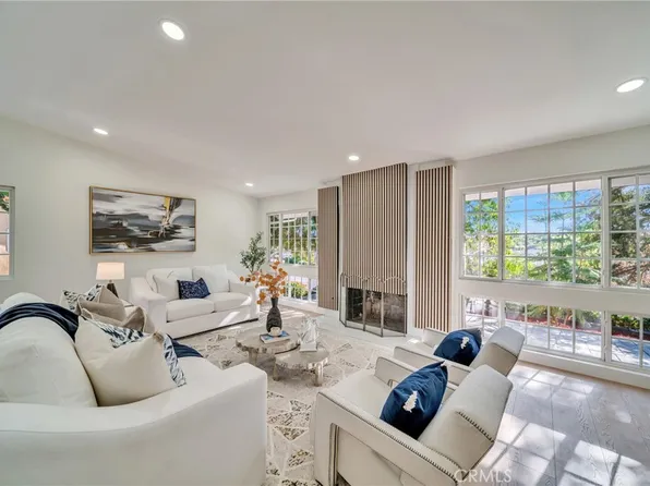 23539 Oxnard St, Woodland Hills, CA 91367