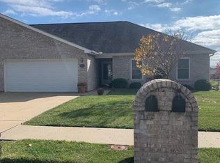 1404 Reynolds Rd, Marshall, MO 65340