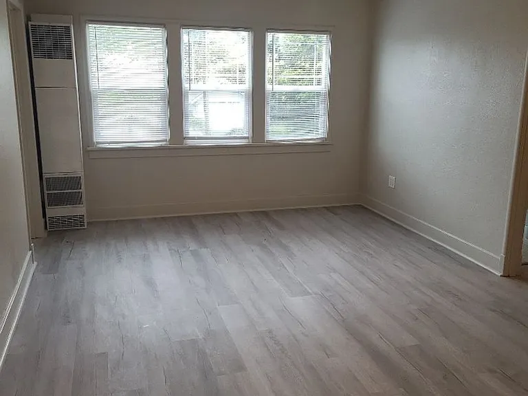 615 NE 6th Ave — Photo 9
