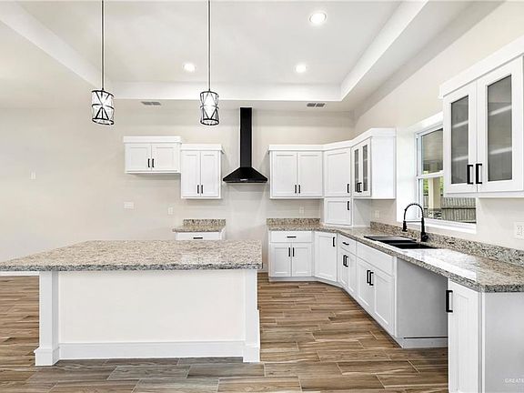 4th image of 2704 Lissner Ave
