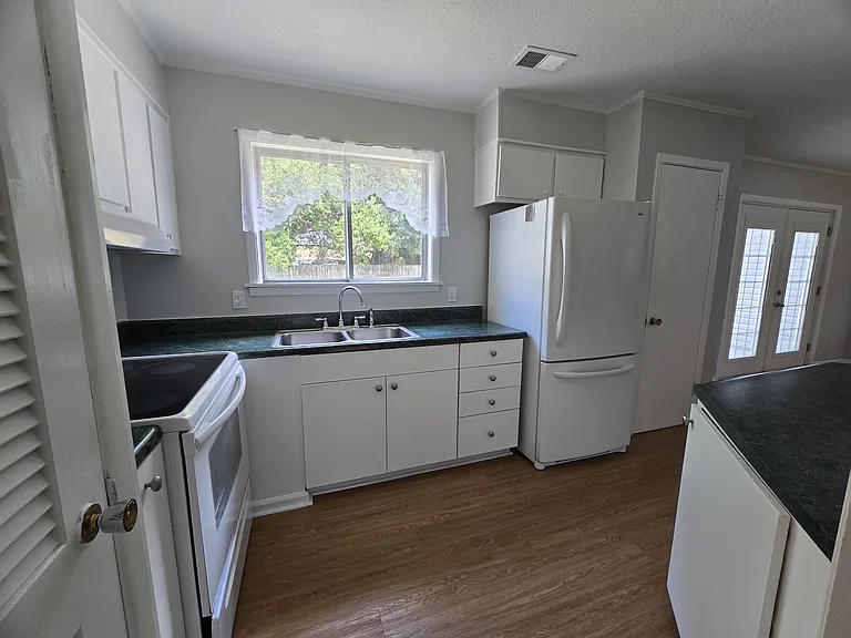 2503 Convent Ave — Photo 4