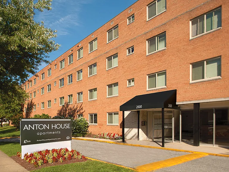 Iverson Towers & Anton House Apartments — Photo 8