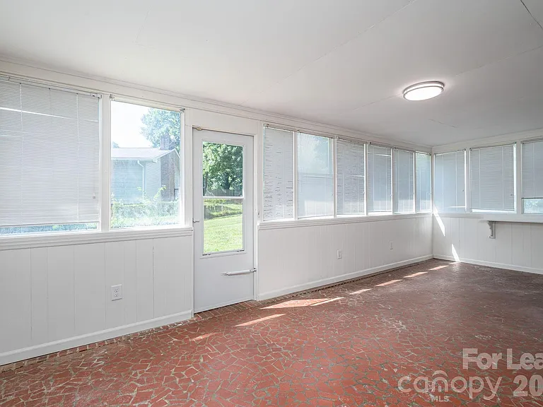2020 Helen Dr — Photo 18