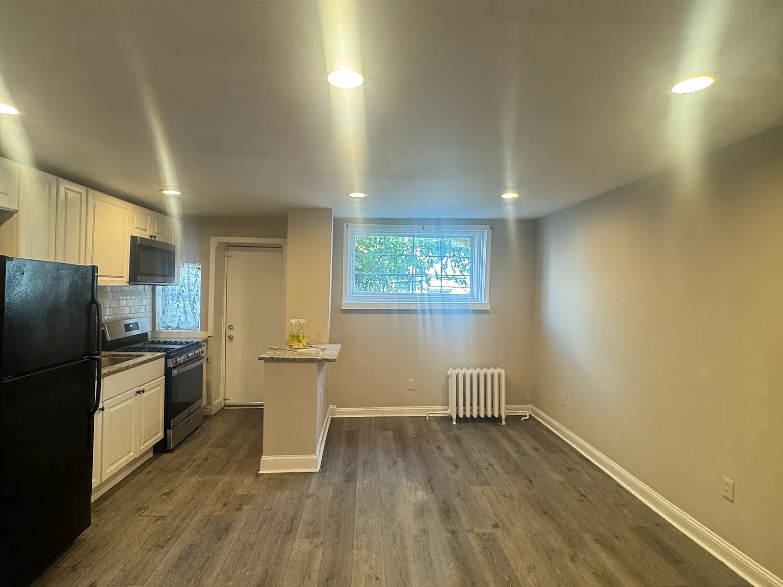 3 bed, 1050 sqft, $1,700 — Photo 2