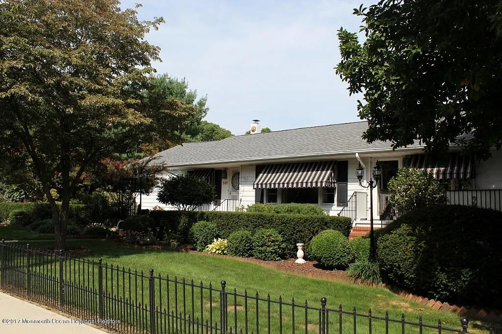 107 Lovett Ave photo 1