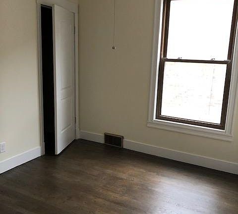 5th image of 4732 N Lowell Ave #2