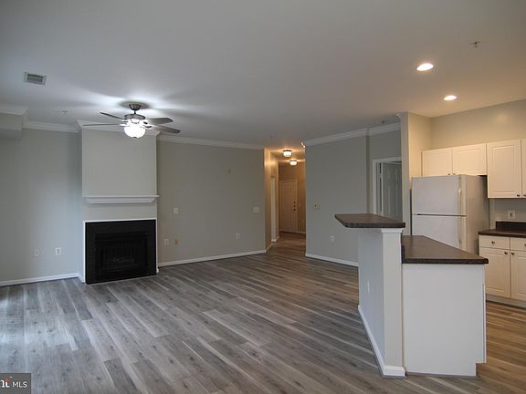 5th image of 3851 Aristotle Ct #1307