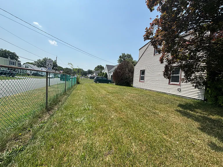 68 Seymour Ave — Photo 21