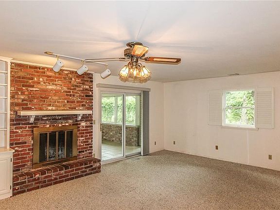3rd image of 2642 Brentwood Dr
