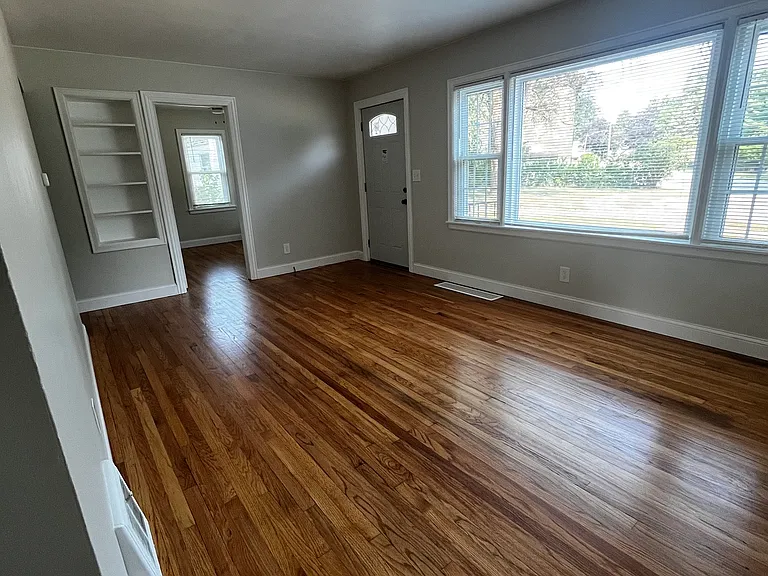 1607 Macarthur Dr — Photo 6