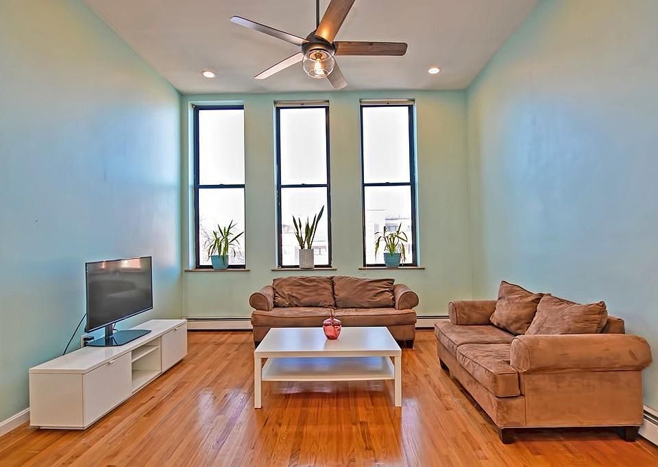 1st image of 60 Gibson St APT 309