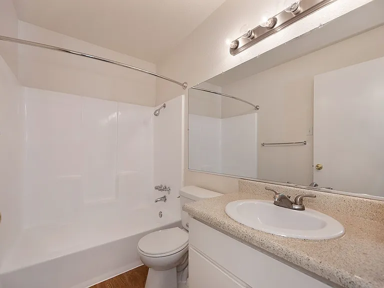 The Redwoods Apartments — Photo 23