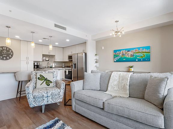 4th image of 1709 Tamiami Trl #211