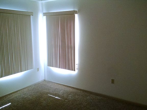 5th image of 410 Whippoorwill Ln