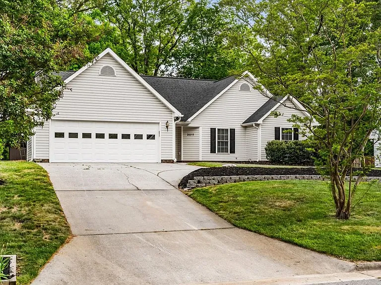 3011 Colony Dr — Photo 1