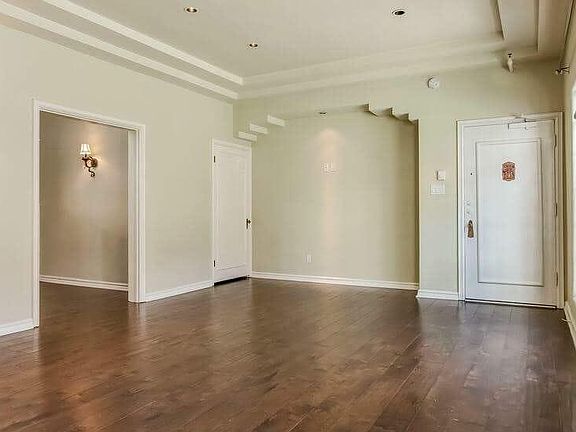4th image of 555 N Rossmore Ave
