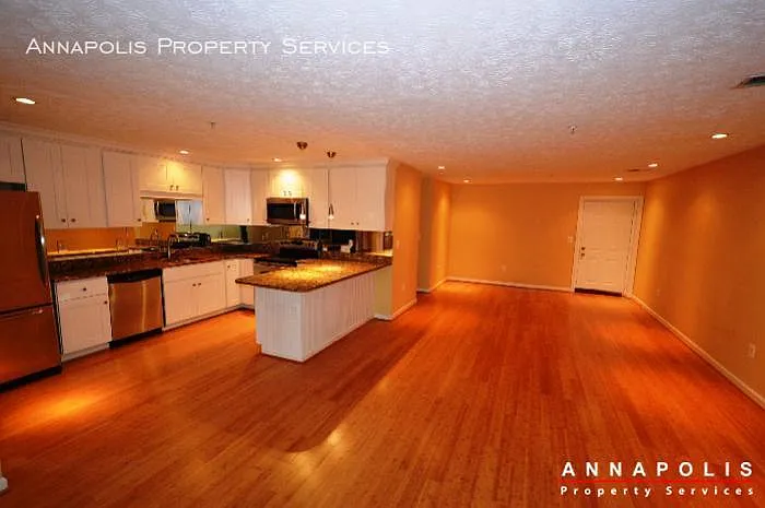 631 Admiral Dr — Photo 2