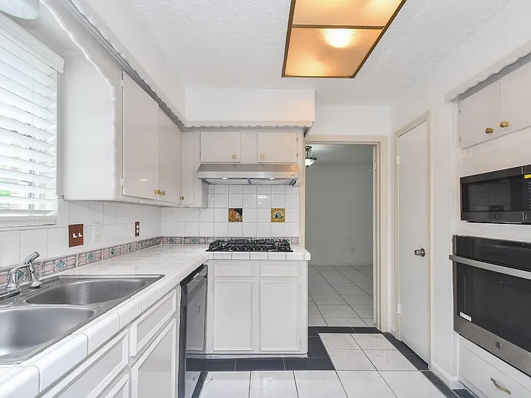 7714 Eichler Dr — Photo 16