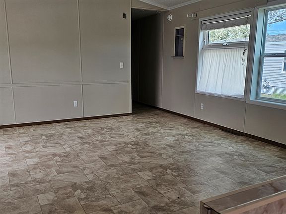5th image of 1801 Butte Ave
