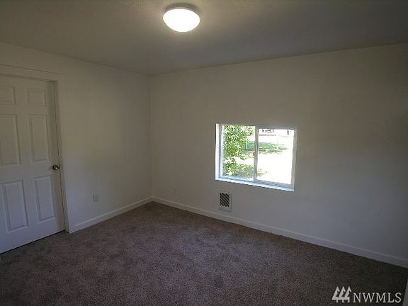 4th image of 615 15th St SE