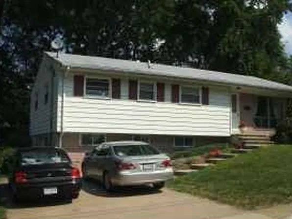 1409 Ross Dr SW, Vienna, VA 22180
