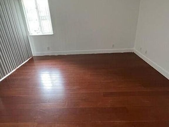 2nd image of 1587 Woodbridge Lakes Cir