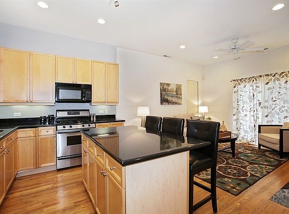 4th image of 2746 N Wolcott Ave APT 2S