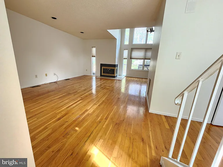 254 Sayre Dr — Photo 5