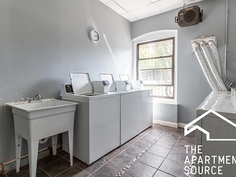 633 W Barry Ave #101 — Photo 9