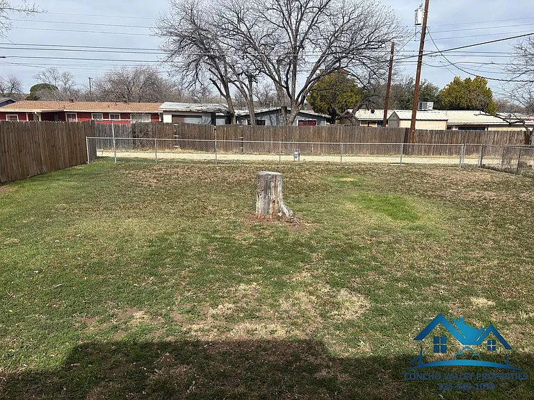 2406 Raney St — Photo 10