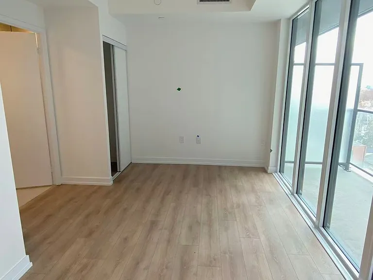 500 Dupont St #618 — Photo 6