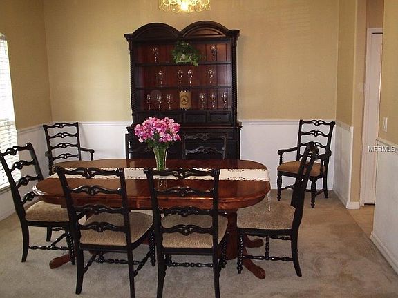 Formal dining room - freshly painted!