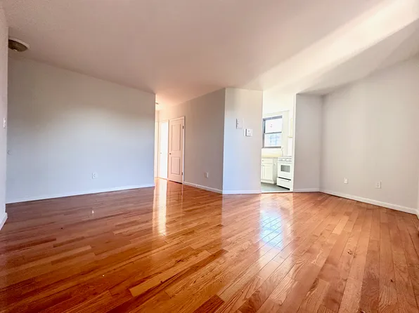 136 Saint Pauls Place image 1 of 9