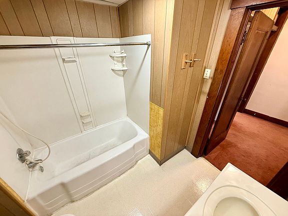 4th image of 1041 7th St APT 402