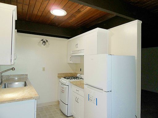 2nd image of 52 E 41st Pl APT 19