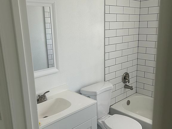 5th image of 3460 Beechwood Ter